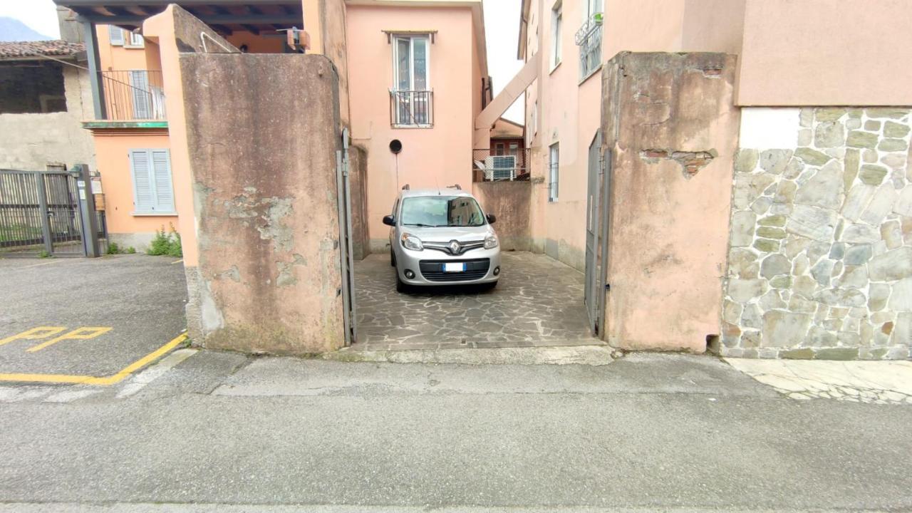 Elegante Alloggio Zona Storica Lecco Exterior foto